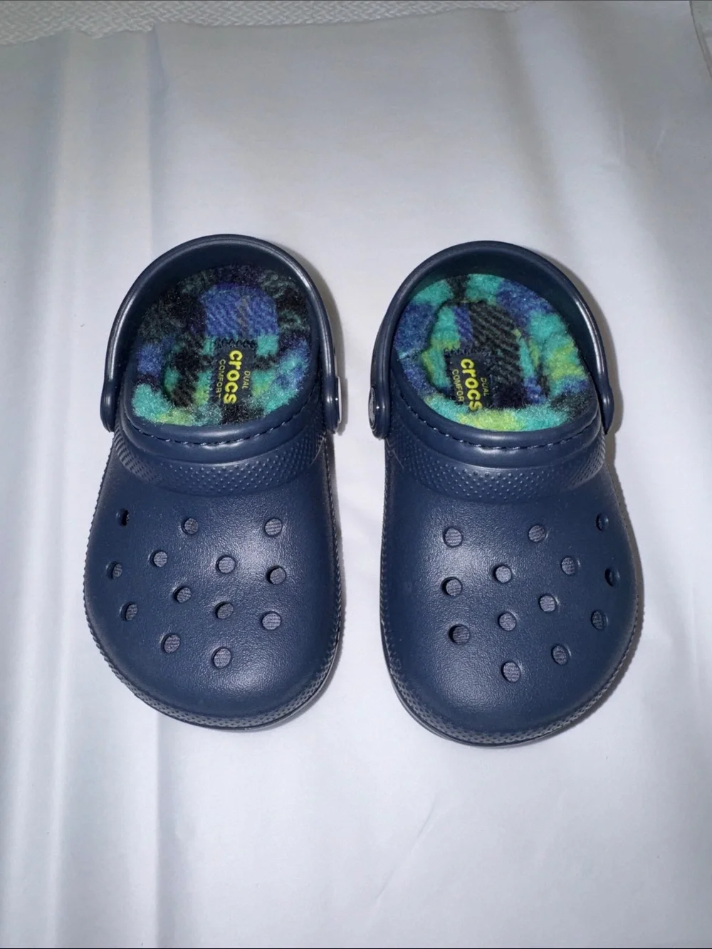 CROCS NWOT Kids Navy Classic Lined Clog - Blue-Green Bold Check Fleece Size 7